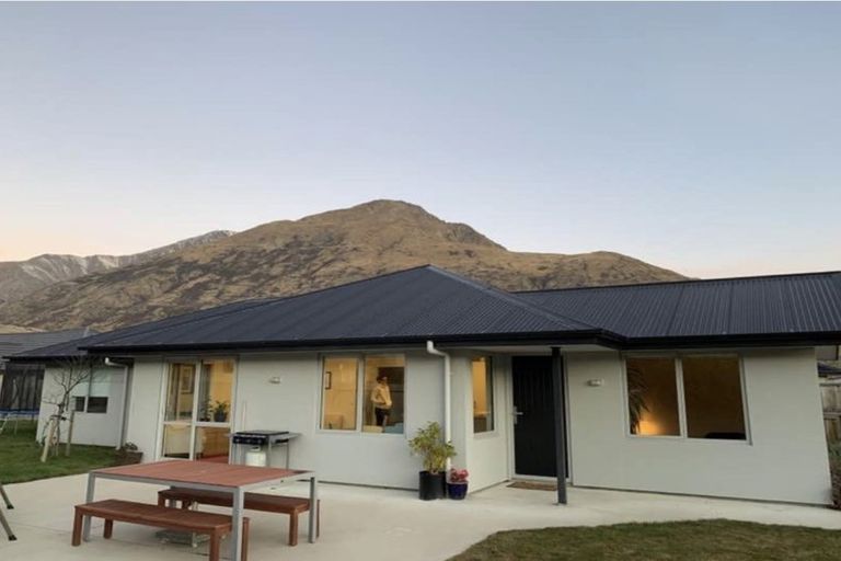 Photo of property in 16 Oxfordshire Avenue, Lower Shotover, Queenstown, 9304