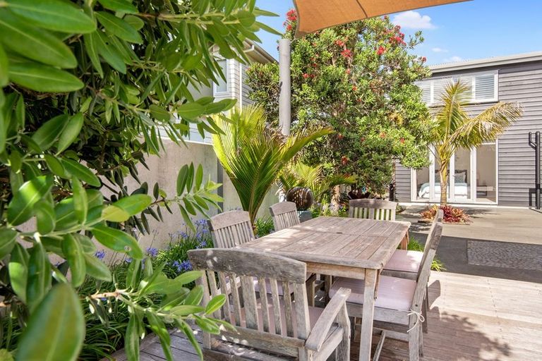 Photo of property in 9 Paraoa Crescent, Omaha, 0986