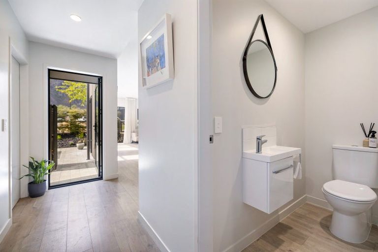 Photo of property in 3 Mulholland Drive, Jacks Point, 9371