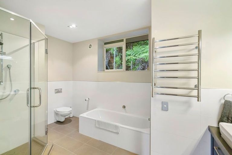 Photo of property in 9 Herrings Cove Place, Titirangi, Auckland, 0604