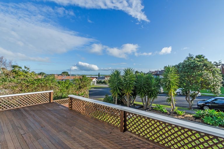 Photo of property in 199 Carnoustie Drive, Wattle Downs, Auckland, 2103