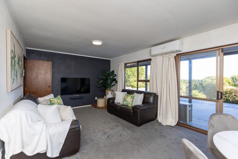 Photo of property in 30a Kakariki Grove, Waikanae, 5036