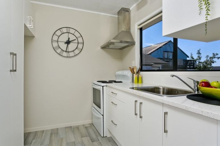 Photo of property in 26 Cabello Place, Unsworth Heights, Auckland, 0632