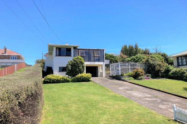 Photo of property in 75 Mould Street, Waitara, 4320