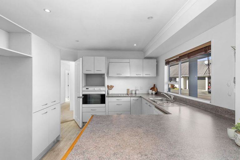 Photo of property in 18 Millwood Place, Silverstream, Upper Hutt, 5019