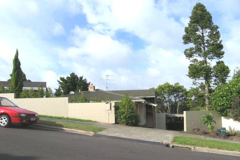 Photo of property in 6 Langstone Place, Chatswood, Auckland, 0626