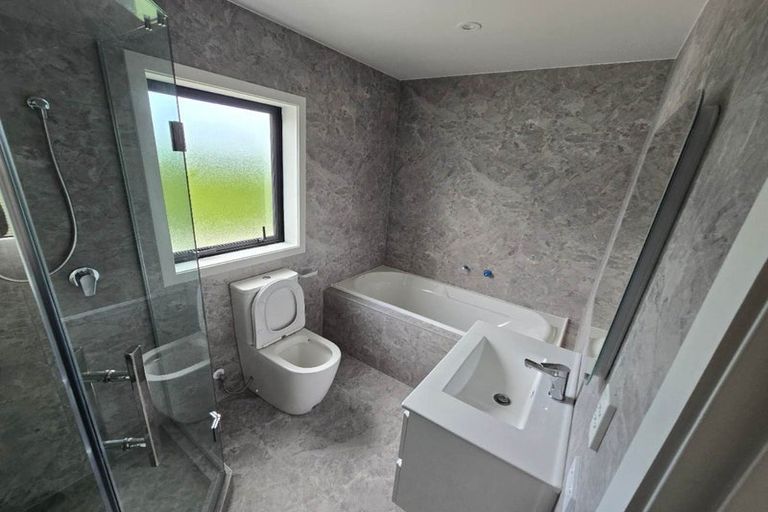 Photo of property in 28 Alberta Street, Point Chevalier, Auckland, 1022