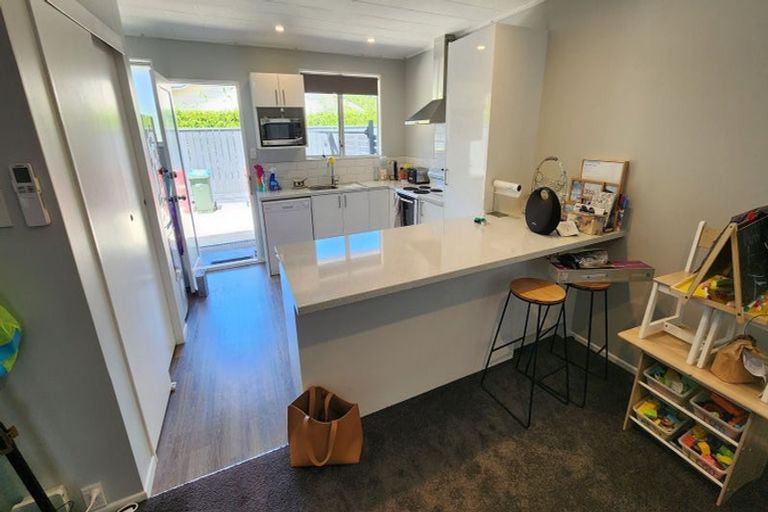 Photo of property in 80c Airlie Road, Plimmerton, Porirua, 5026