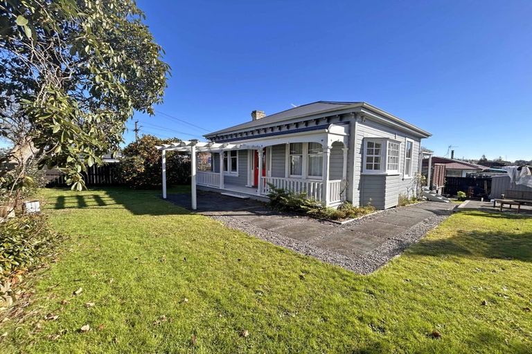 Photo of property in 126 Forest Lake Road, Forest Lake, Hamilton, 3200