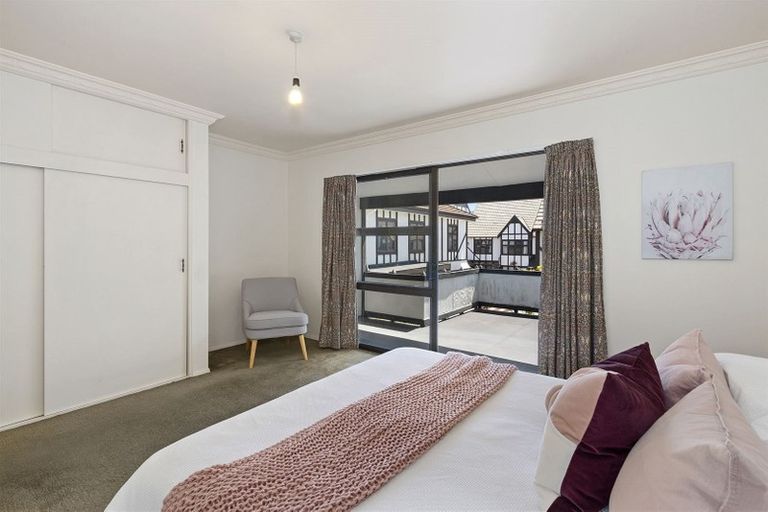 Photo of property in 9 Holly Road, Merivale, Christchurch, 8014