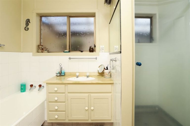 Photo of property in 28 Fuchsia Avenue, Pukete, Hamilton, 3200