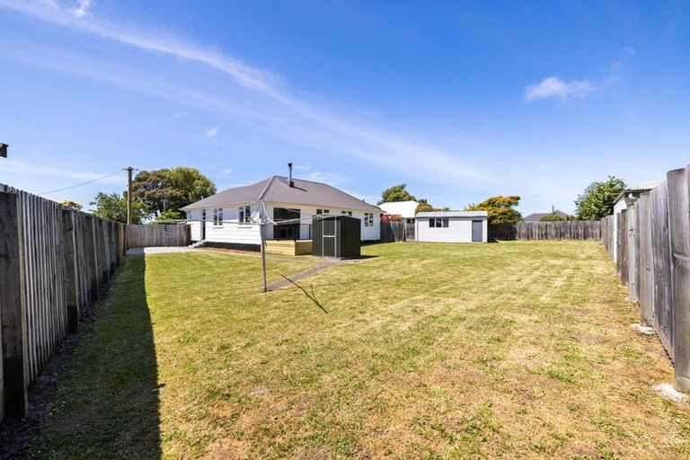 Photo of property in 23 Lambeth Crescent, Northcote, Christchurch, 8052