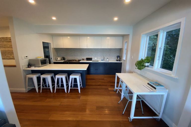 Photo of property in 425 Karaka Bay Road, Karaka Bays, Wellington, 6022