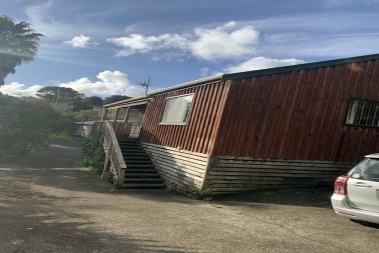 Photo of property in 2/723 Swanson Road, Swanson, Auckland, 0612