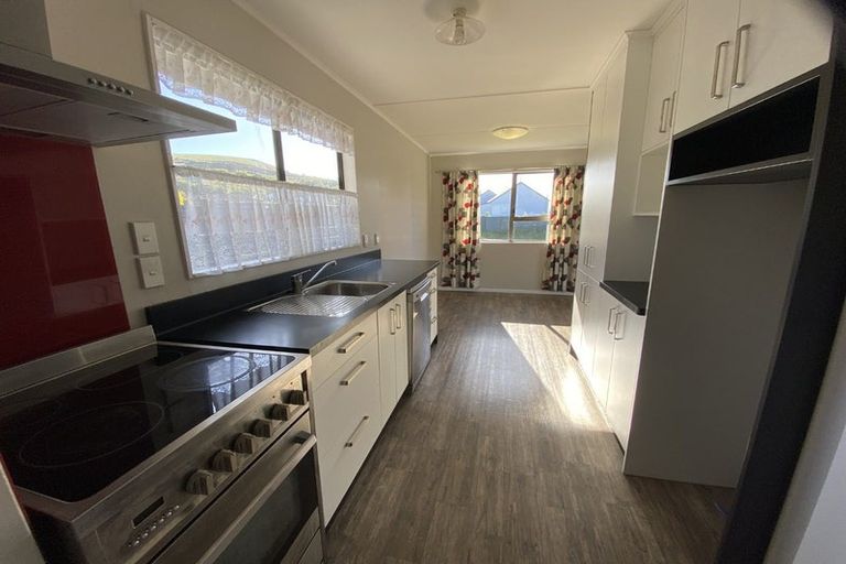 Photo of property in 75 Horokiwi Road West, Newlands, Wellington, 6037