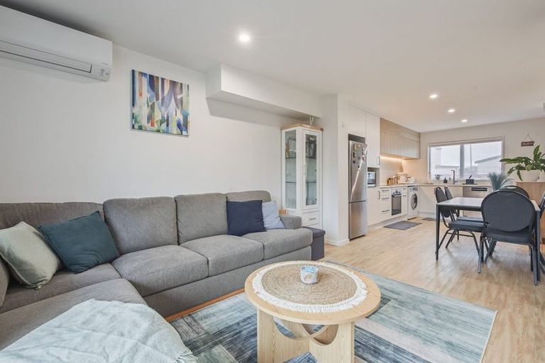 Photo of property in 3/4 Gilberthorpes Road, Islington, Christchurch, 8042