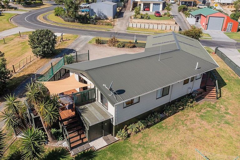 Photo of property in 14 Hanlen Avenue, Waihi Beach, 3611