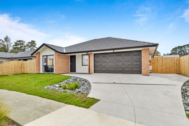 Photo of property in 12 Jeroboam Loop, Kumeu, 0810