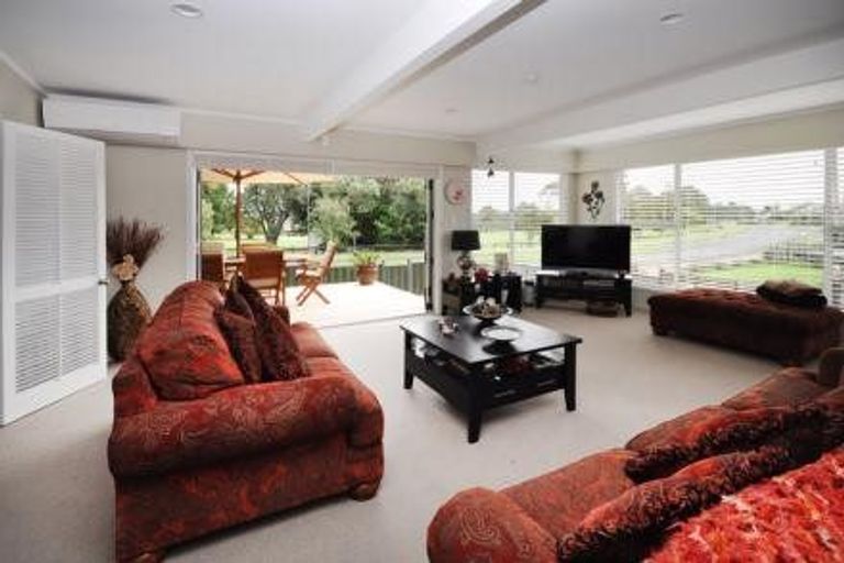 Photo of property in 43 Stella Drive, Clarks Beach, 2122