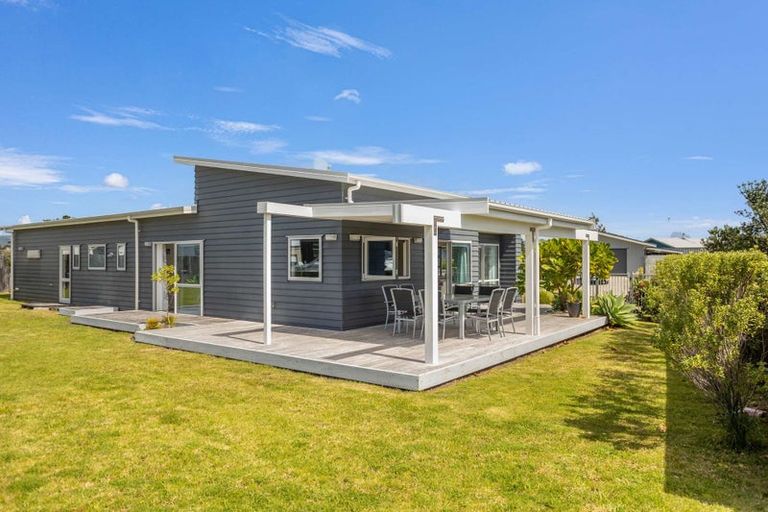 Photo of property in 139 Rangiora Crescent, Matarangi, Whitianga, 3592