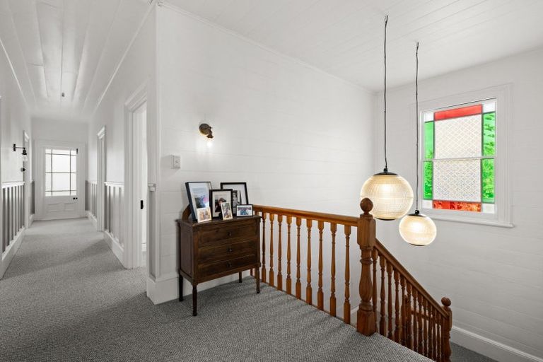 Photo of property in 15 Sealy Road, Bluff Hill, Napier, 4110