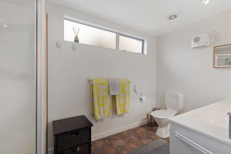 Photo of property in 8 Whites Line West, Woburn, Lower Hutt, 5010