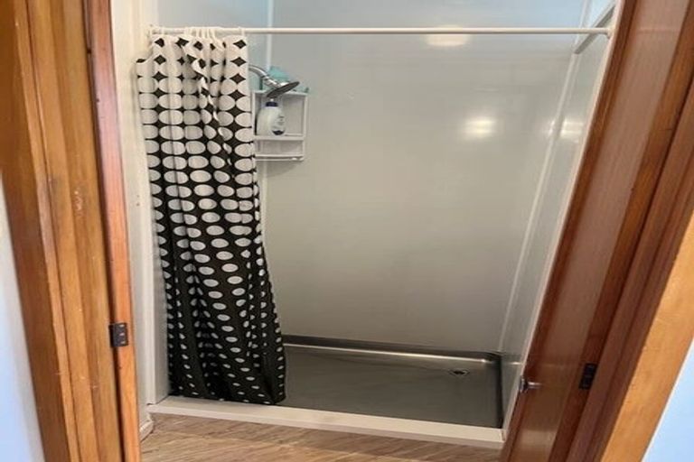 Photo of property in 2 Ravenwood Drive, Forrest Hill, Auckland, 0620