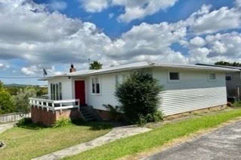 Photo of property in 29 Sylvan Crescent, Te Atatu South, Auckland, 0610