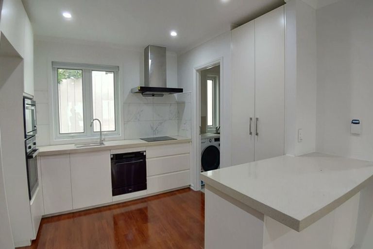 Photo of property in 36 Trias Road, Totara Vale, Auckland, 0629