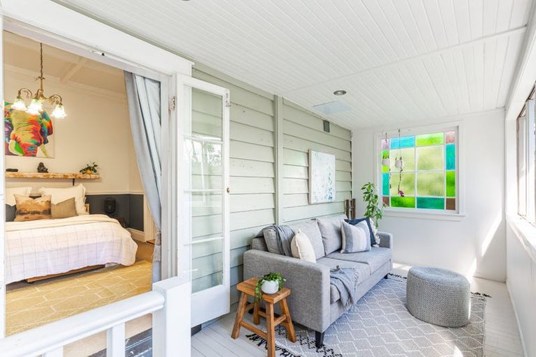 Photo of property in 88 Woodlands Park Road, Titirangi, Auckland, 0604