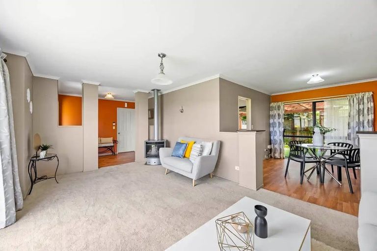 Photo of property in 19 Reybert Place, Massey, Auckland, 0614