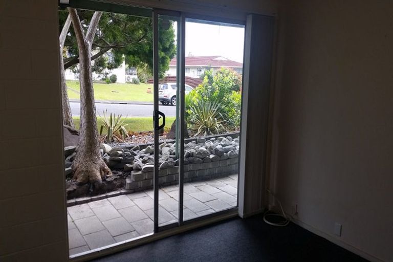 Photo of property in 15 Jenelin Road, Glendene, Auckland, 0602