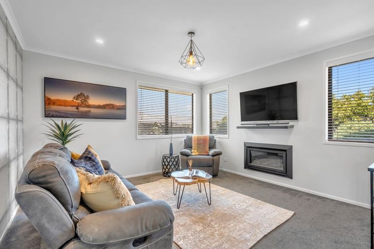 Photo of property in 6 Tavarnya Way, Patumahoe, Pukekohe, 2679