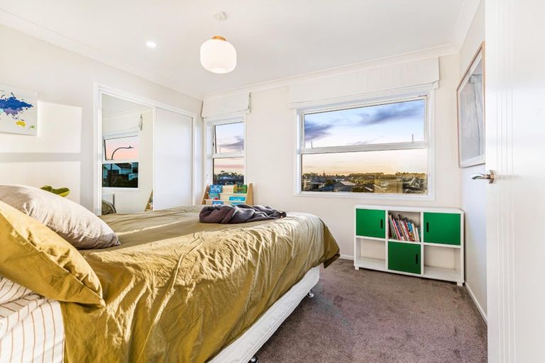 Photo of property in 2 Tauwaka Crescent, Riverhead, 0820