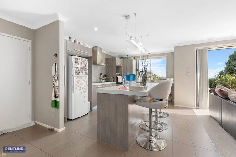 Photo of property in 16 Hillford Place, Welcome Bay, Tauranga, 3175