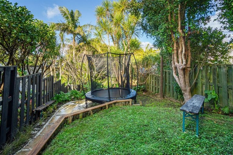 Photo of property in 1/306 Beach Road, Campbells Bay, Auckland, 0630