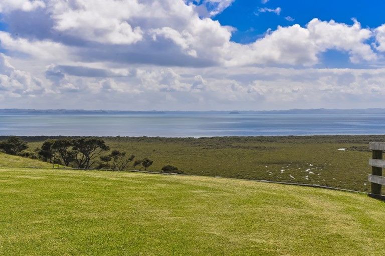 Photo of property in 1880 South Head Road, South Head, Helensville, 0874