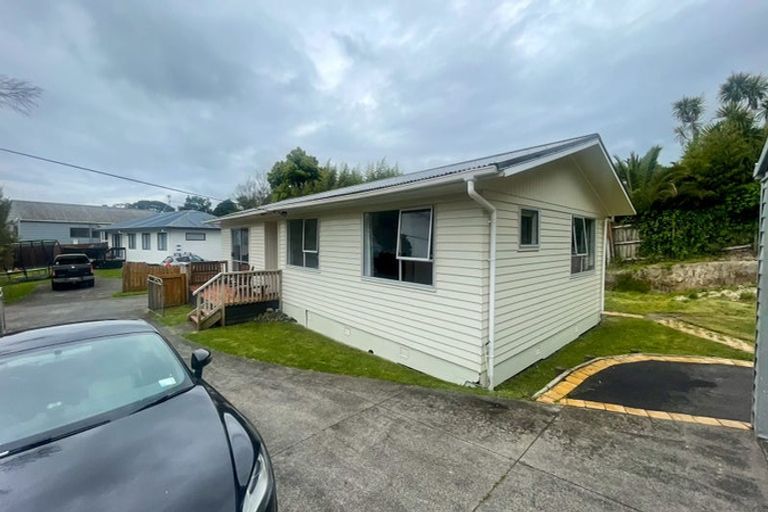 Photo of property in 32 Candia Road, Swanson, Auckland, 0614
