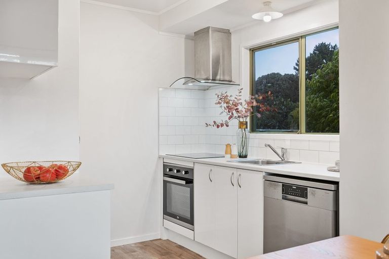 Photo of property in 12a Seaton Road, Murrays Bay, Auckland, 0630