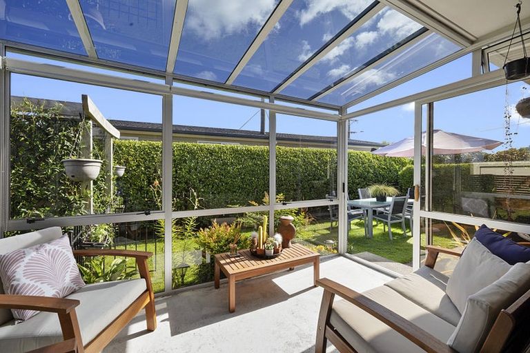 Photo of property in 24 Manu Crescent, Upper Vogeltown, New Plymouth, 4310