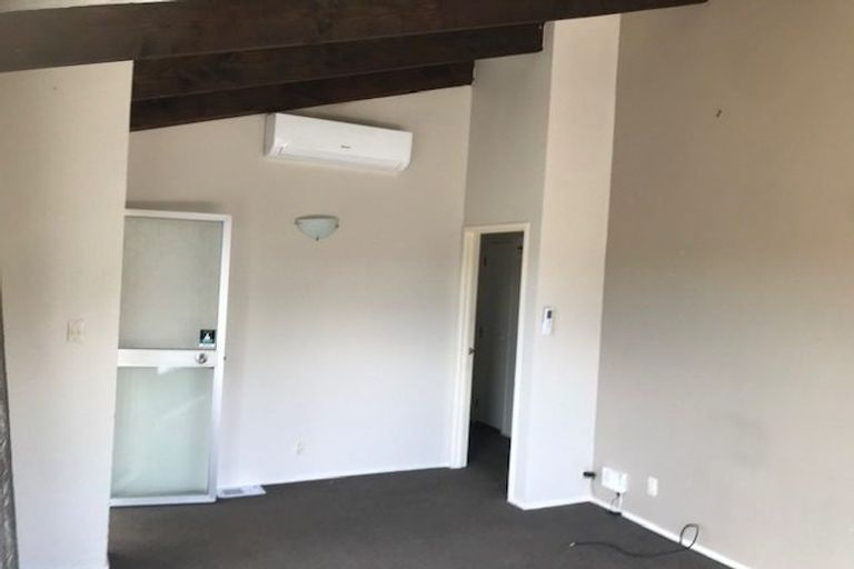 Photo of property in 2/10 Waratah Street, Birkenhead, Auckland, 0626