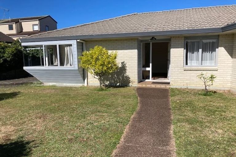 Photo of property in 2/9 Channing Crescent, Botany Downs, Auckland, 2010