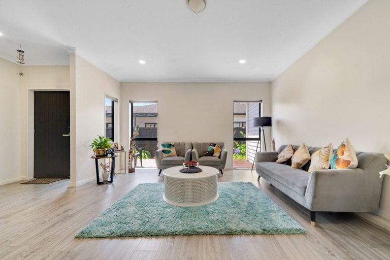 Photo of property in 6 Kakabeak Way, Takanini, 2110