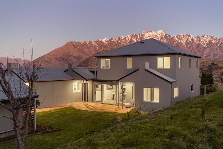 Photo of property in 70 Hensman Road, Queenstown, 9300