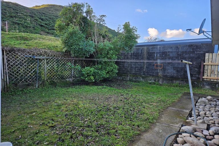 Photo of property in 1/51 Hartford Crescent, Totara Park, Upper Hutt, 5018