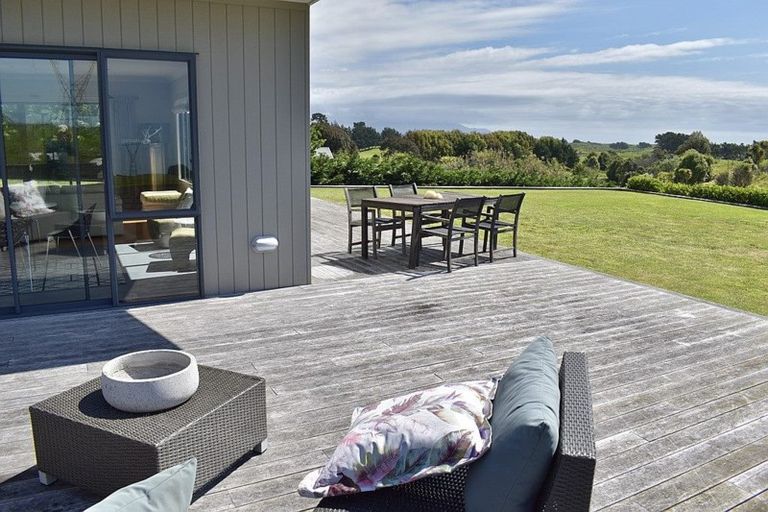 Photo of property in 9 Waitaheke Road, Te Horo, Otaki, 5581