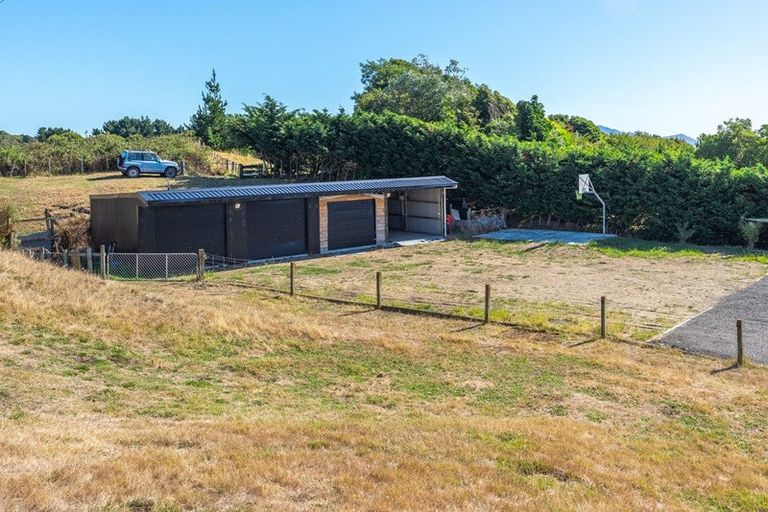 Photo of property in 9 Waitaheke Road, Te Horo, Otaki, 5581