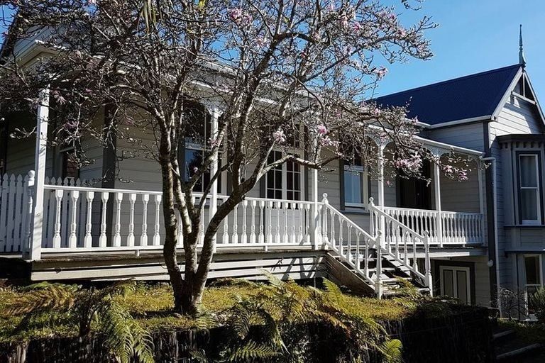 Photo of property in 218 Frankley Road, Frankleigh Park, New Plymouth, 4310