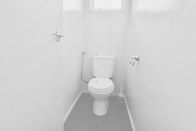 Photo of property in 29 Staincross Street, Green Bay, Auckland, 0604