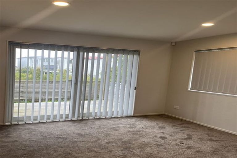 Photo of property in 8 Puhakehake Place, Flat Bush, Auckland, 2019